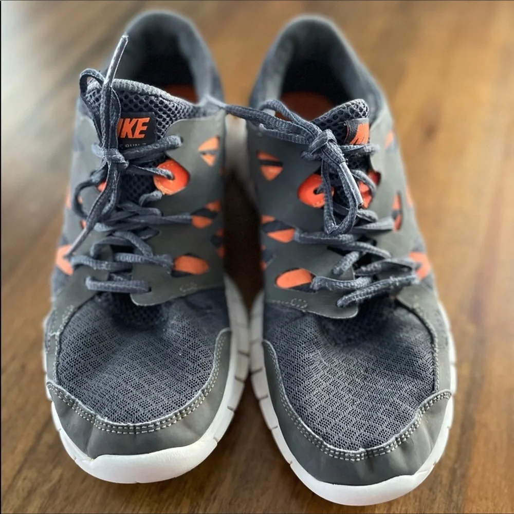Nike Free Run 2 Sneakers Tennis Shoes Youth Size 7 Orange Gray
